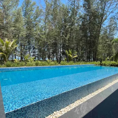 Coral Beach Pool Villa Khao Lak 珊瑚角附近的飯店