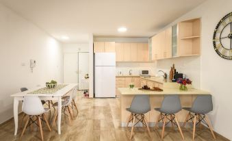 Seaside Escape with Private Patio with Mamad by Sea N' Rent
