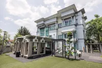 42Pax: 13BR Thai Villa | Luxury Vacation @ PJ Hôtels à : 
