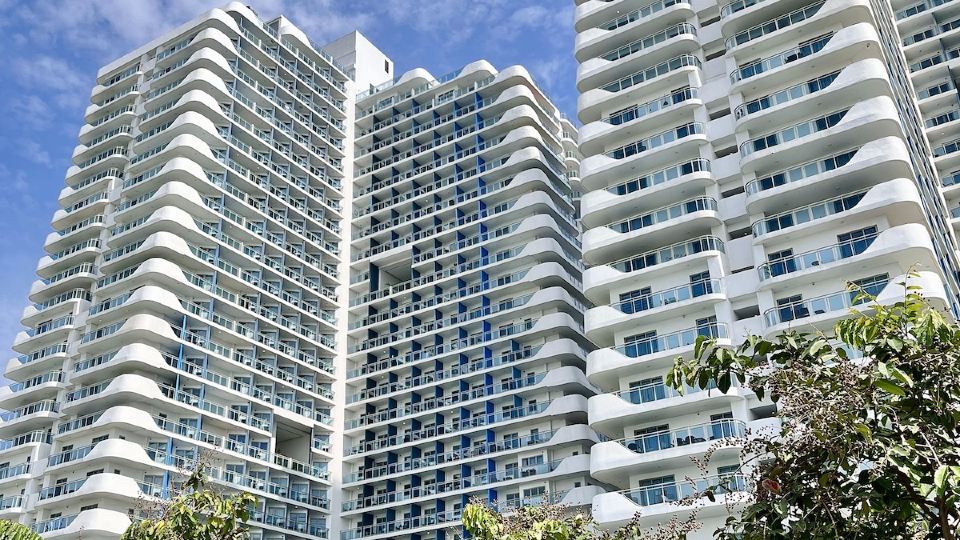 2 BR Penthouse w/ Wide Balcony and 7ft Billiards