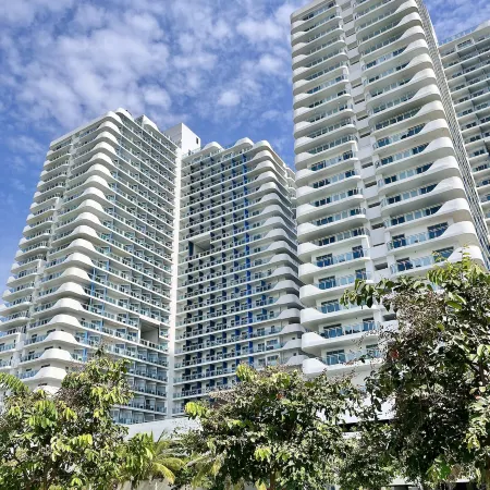 2 BR Penthouse w/ Wide Balcony and 7ft Billiards