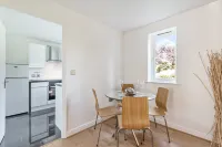 2 bed flat, dedicated workspace, Parking, 4KTV