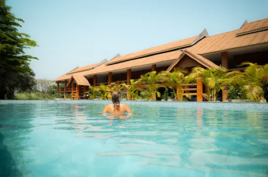 Vang Vieng Romantic Mountain View Resort