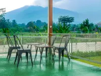 Theolive Arrea - Spacious Private Pool and Backyard Hotels in Cijeruk