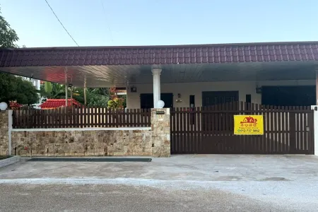 HAPPY GUEST HOUSE TAMAN COWIN NIBONG TEBAL Отели рядом с достопримечательностью «Парк Аспен Вижен Сити Сентрал»