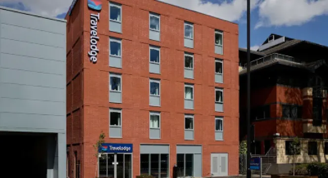 Travelodge London Chiswick High Road Hotels near Kew Palace