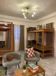 MidCenturyModernVibe-Near Virac Airport-w/ Parking Hoteles en 