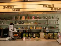Monday Capsule Hostel and Thai Traditional Bath Bangkok - bar