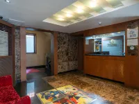 Hotel Jago Hotels near Singil Station