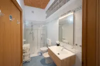 Oasis Apartment • Hot Tub & Parking - Boutique