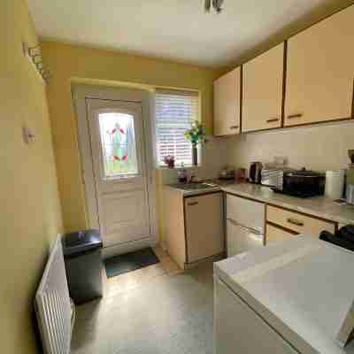 Quiet 1 Bedroom Apartment in Scenic Guildford Others