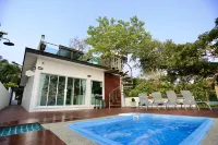 The Munique Cliff House Chumphon - private jacuzzi with beach views - Pools