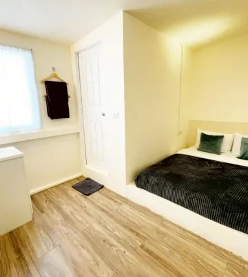 ห้องดีลักซ์ เตียงใหญ่ 1 เตียง