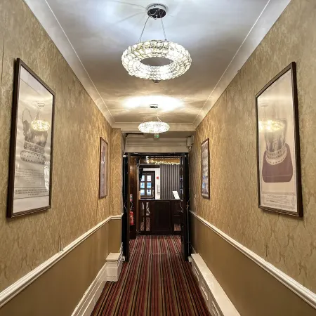 OYO Bath Road Apartments