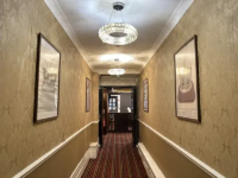 OYO New Charles Dickens Hotel
