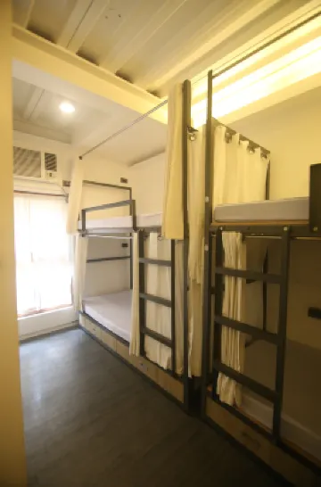 Quarto Ph Hotels near Buendia MRT Station