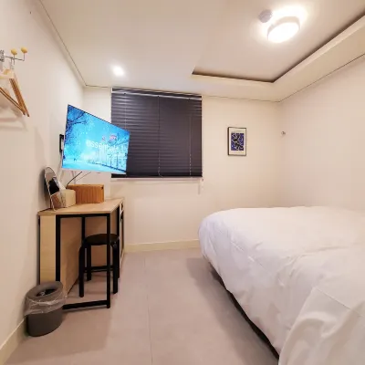 MINI HOTEL MUG Hotels near Gunja Station