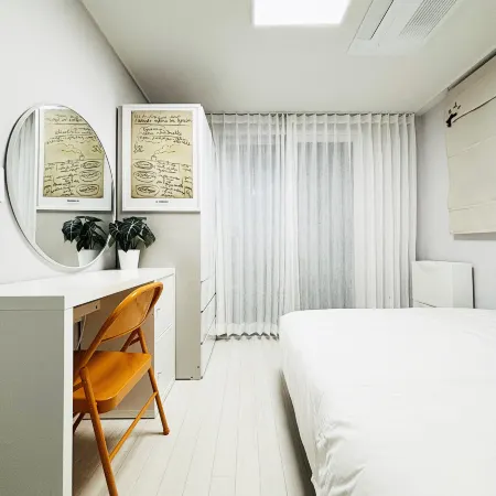 Scarlet’s Roommate 603: A Boutique Designer Stay