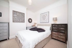 Gorgeous Spacious Garden Flat, Wood Green | BeeMyGuest