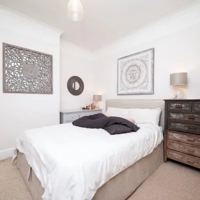 Gorgeous Spacious Garden Flat, Wood Green | BeeMyGuest 鄰近七姐妹的酒店