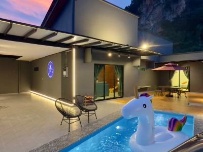 LYL Private Pool Homestay Tambun