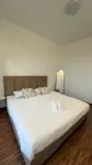 The "T" Residence Sunset Sea View Unit - 停車場