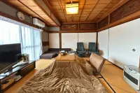 Entire 6BR House｜10 Guests｜Free Parking｜FamilyStay - parking