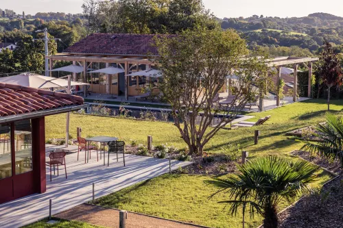 Hôtel INDARRA & Spa - Piscine Hotels in Ahetze