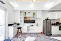Fresia by J&J | Near Airport w/ Pool and Gym - Apartments