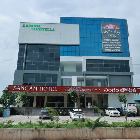 Sangam Hotel by Sameeksha Hospitality Отели рядом с достопримечательностью «Конгресс-центр Subham»