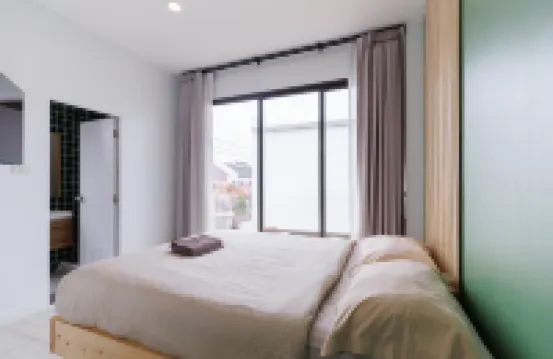 芭提雅市區獨棟四卧泳池別墅