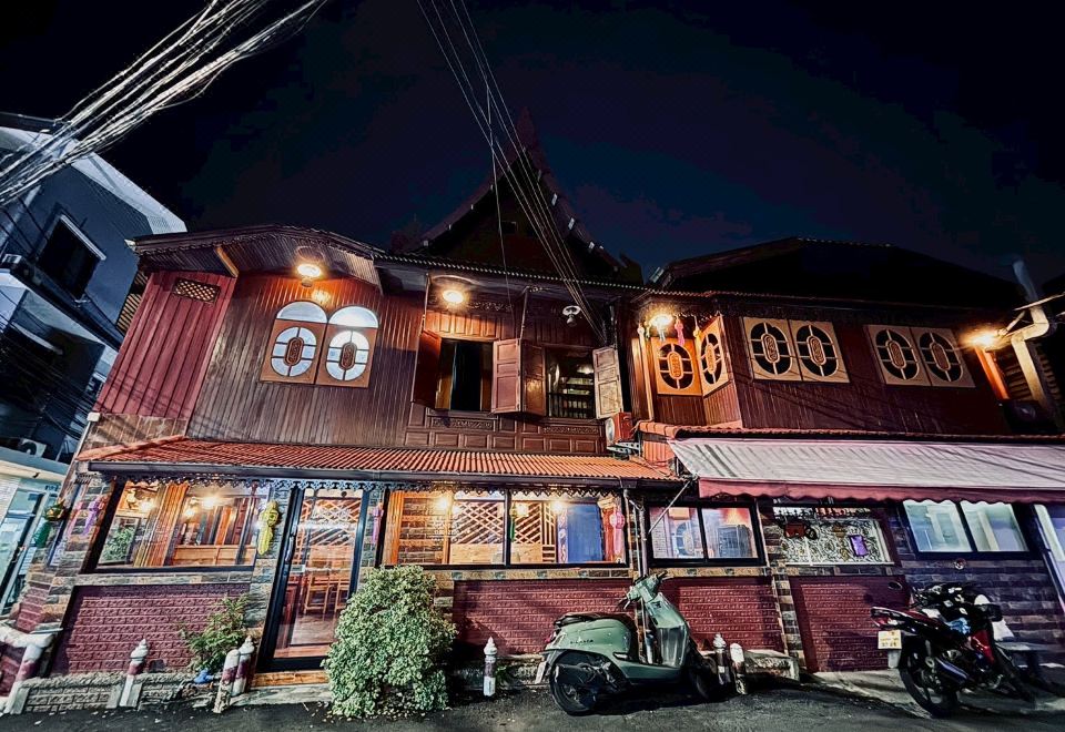 Thai teak Sathon Guest House 전경 및 주변