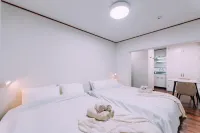 Fukuoka Hakata Stay – 1BR w/ Balcony, TV & Laundry 206