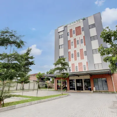Townhouse Oak near The Park Mall Solo formerly D’Nawasena Guest House Các khách sạn gần Trung tâm mua sắm The Park