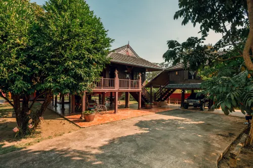 Kamolchanok House & Gallery