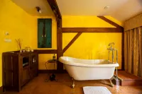 Domaine Macky - Luxury Historic Farmhouse in the Mountains - Villas