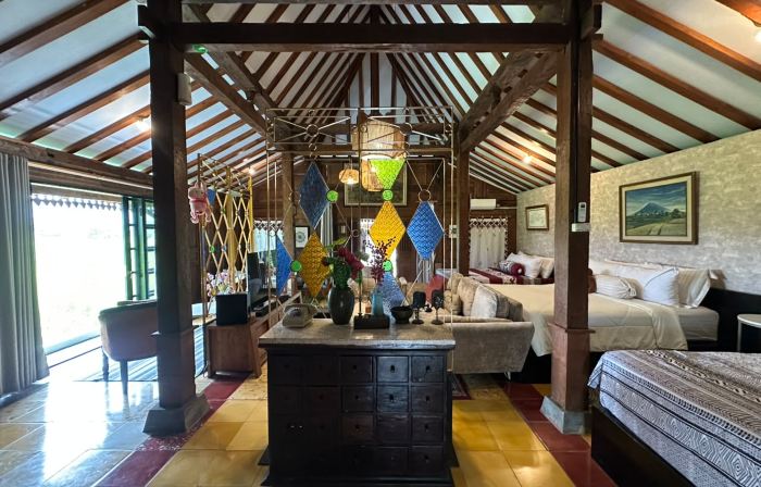 VILLACANTIK Yogyakarta TripleBed for 6 Persons