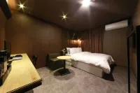 hotel moon - 停車場