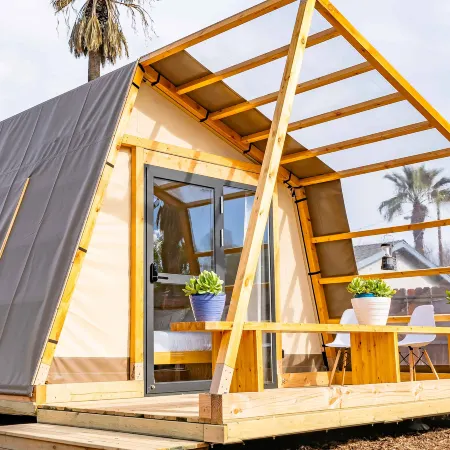 Urban Glamping Oasis: Comfort & Adventure Combined