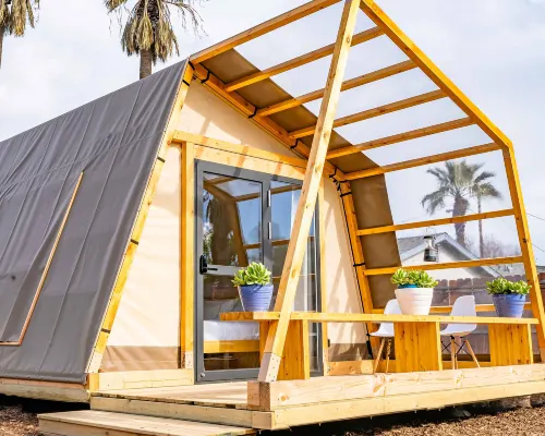 Urban Glamping Oasis: Comfort & Adventure Combined Hotels in Glendora