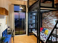 Stylish Studio Dave Apt Depok w/ Pool by 2ndHome Hotels in Kecamatan Beji