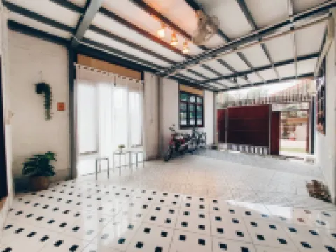 เดอะ แวร์เฮ้าส์