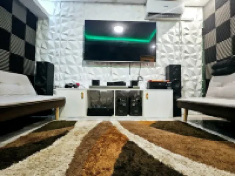 Natural Haven w/ Netflix,Videoke & Alfresco Dining Hotels in Dasmarinas