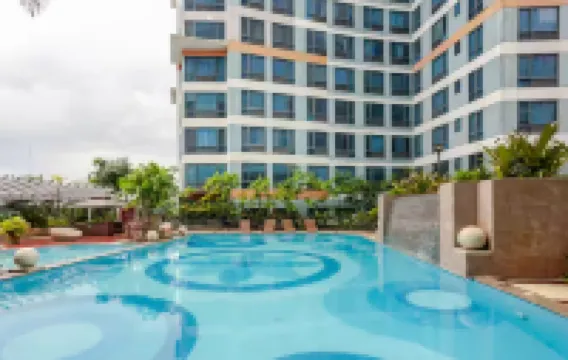 Stunning Suite 10 Steps from Eastwood Mall