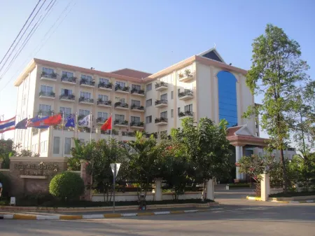 STUNG SANGKE HOTEL Отели в г. Баттамбанг