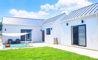 Sokcho Yangyangsae Beach {Dokchae Pension Agijagi} Independent Barbecue Area, Kids Pool