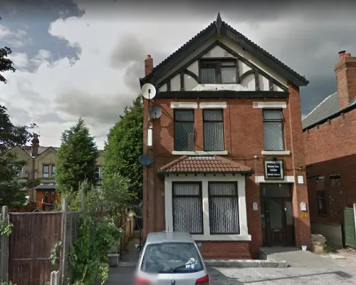 OYO Woodville Lodge Leeds