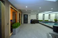 Dynasty Hotel & SPA - piscina