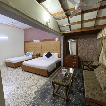 Rehaish Inn Guest House – Cozy Stay in Karachi