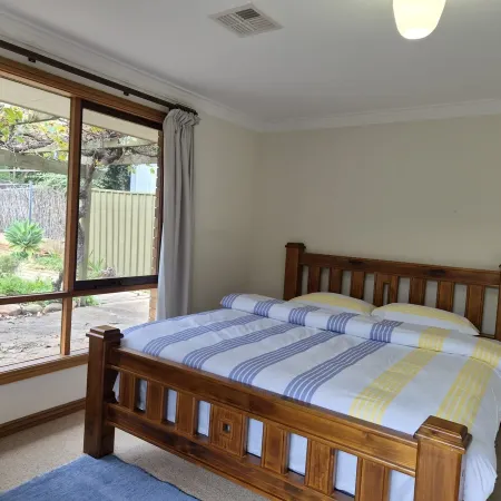 Quiet Family Home Near Adelaide CBD - Myrtle Bank